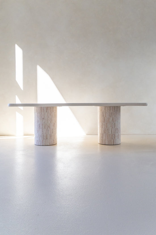 Curva Concepts | ETNA Dining Table