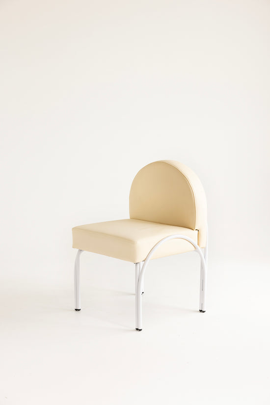 Là Arch Dining Chair Outdoor | Vanilla